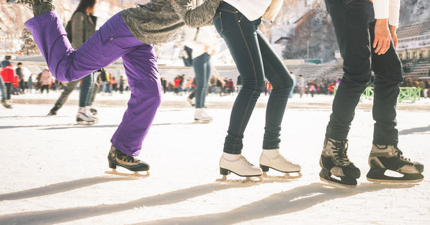 photo People ice skating on outdoor rink.